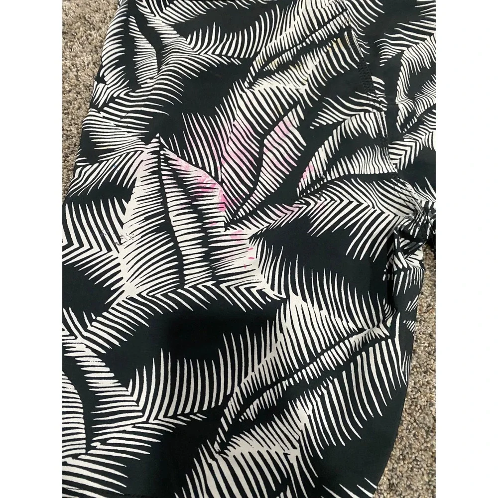 Board Shorts Volcom Mens Black Fair Tropical Leaf Print Mod-Tech 33
